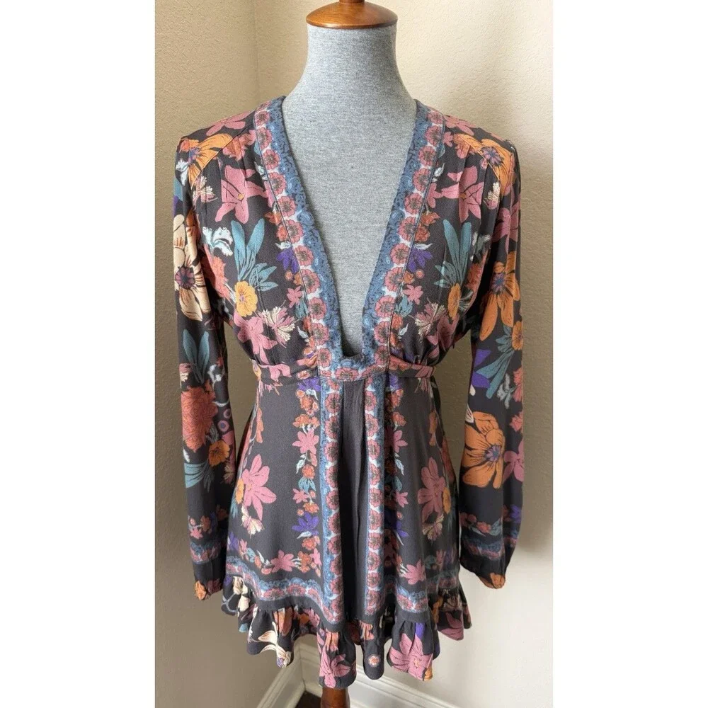 Free People Size 6 Dark Gray Floral Print Violet Hill Tie-Back Ruffle Hem Top